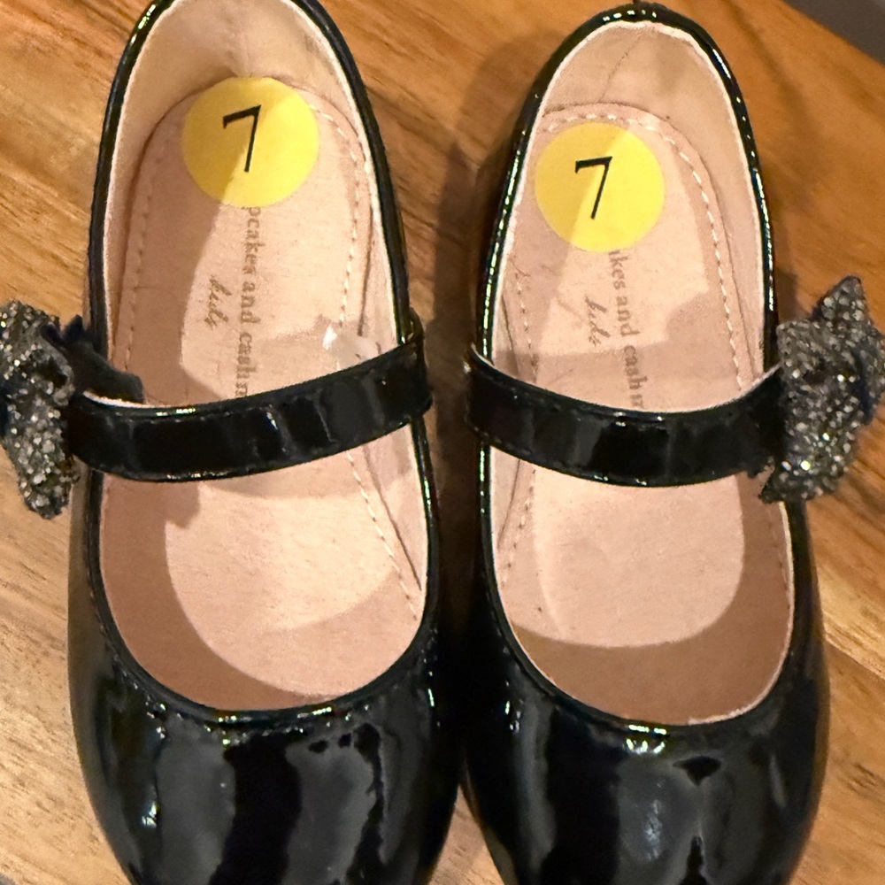 cupcakes & cashmere Black Patent Kids Dress Shoes with Bow